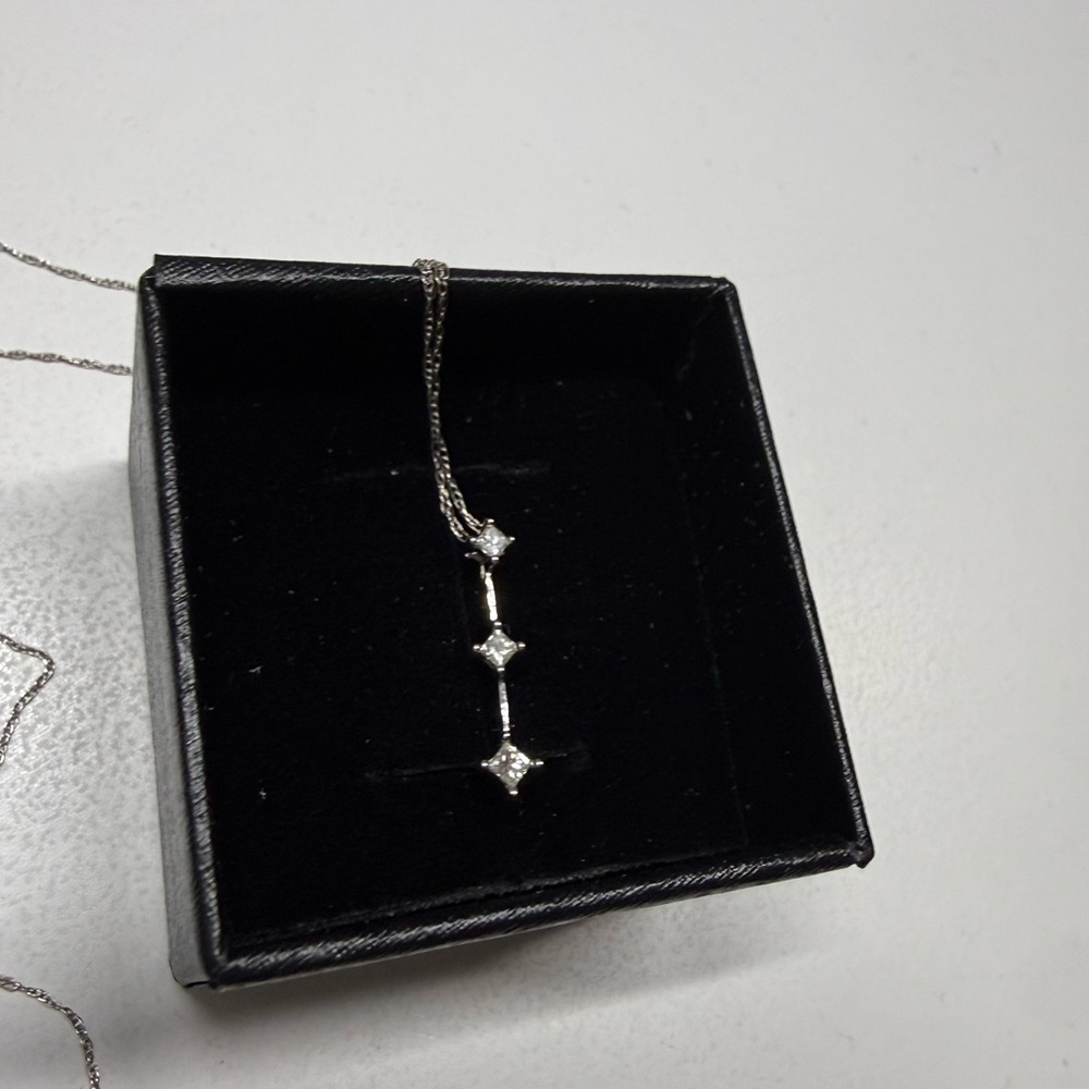10k white gold diamond necklace